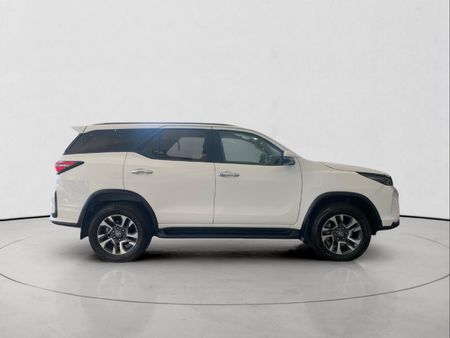 2025-Toyota-Fortuner-24-GD-6-4x4-Auto_2