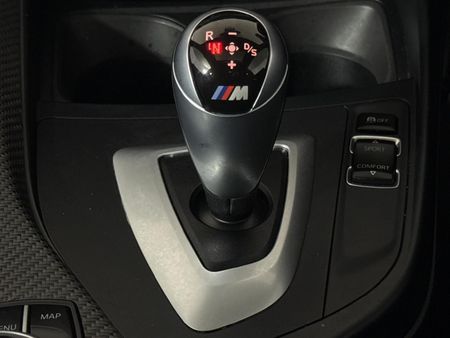 2017-BMW-M2-Coupe-Auto_9