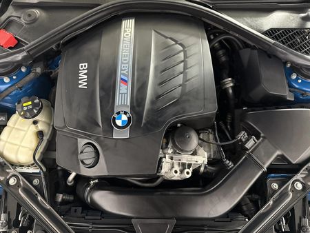 2017-BMW-M2-Coupe-Auto_13