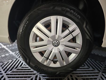 2018-Volkswagen-Polo-GP-14-Trendline_4