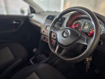 2018-Volkswagen-Polo-GP-14-Trendline_7