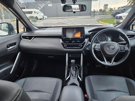2024-Toyota-Corolla-Cross-18-XS-Hybrid_5