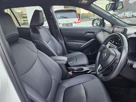 2024-Toyota-Corolla-Cross-18-XS-Hybrid_8