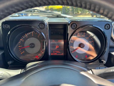 2019-Suzuki-Jimny-15-GLX-Auto_9