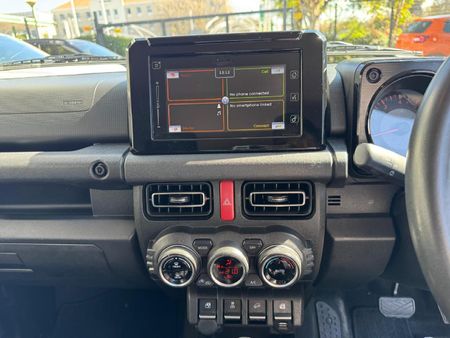2019-Suzuki-Jimny-15-GLX-Auto_10