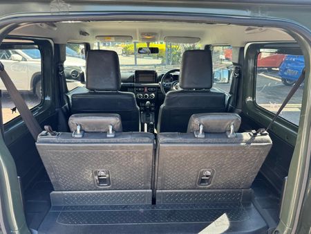 2019-Suzuki-Jimny-15-GLX-Auto_15