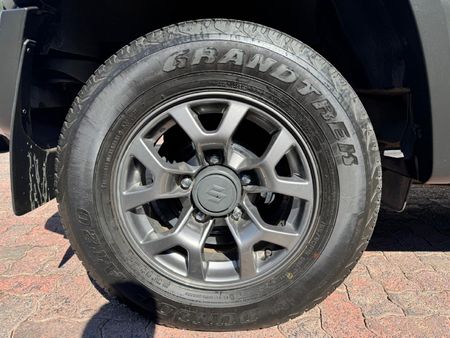 2019-Suzuki-Jimny-15-GLX-Auto_16