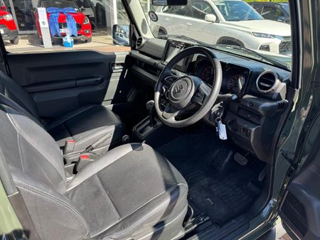 2019-Suzuki-Jimny-15-GLX-Auto_8