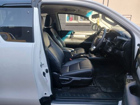 2023-Toyota-Hilux-24-GD-6-Raised-Body-SRX-Auto-Extended-Cab_9