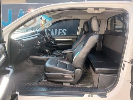 2023-Toyota-Hilux-24-GD-6-Raised-Body-SRX-Auto-Extended-Cab_12