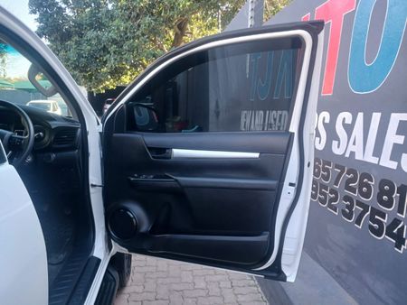 2023-Toyota-Hilux-24-GD-6-Raised-Body-SRX-Auto-Extended-Cab_13