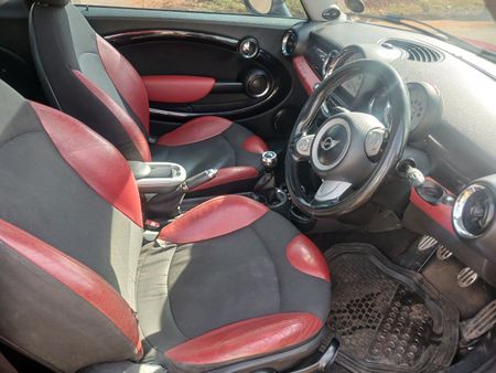 2010-MINI-Hatch-Cooper-S_10