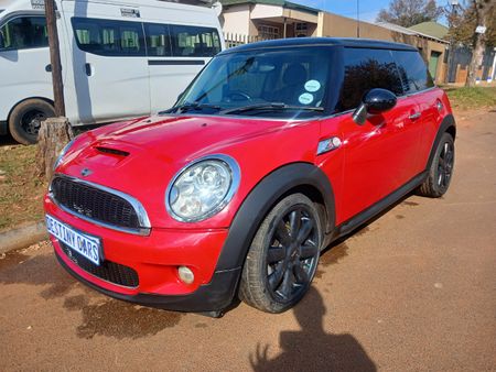 2010-MINI-Hatch-Cooper-S_1