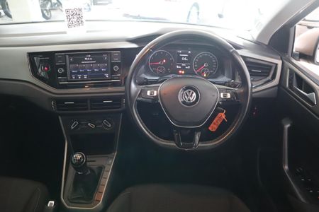 2019-Volkswagen-Polo-10-TSI-Comfortline_10