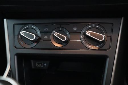 2019-Volkswagen-Polo-10-TSI-Comfortline_11
