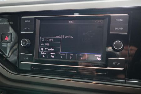 2019-Volkswagen-Polo-10-TSI-Comfortline_13