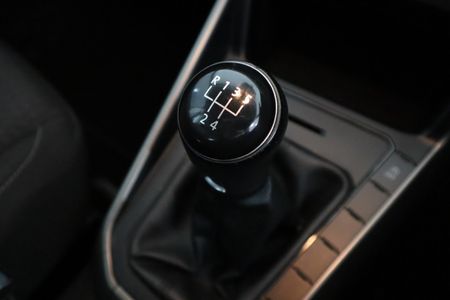2019-Volkswagen-Polo-10-TSI-Comfortline_16
