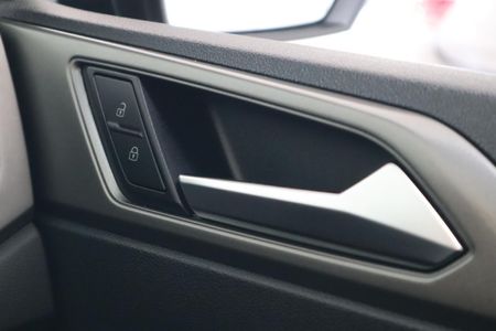2019-Volkswagen-Polo-10-TSI-Comfortline_19