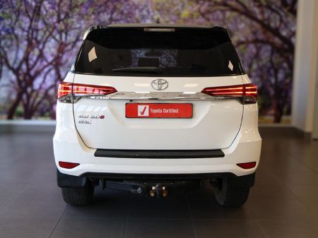 2020-Toyota-Fortuner-28-GD-6-Epic-Black-Auto_10