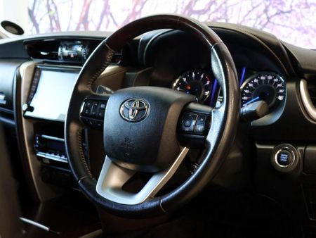2020-Toyota-Fortuner-28-GD-6-Epic-Black-Auto_16