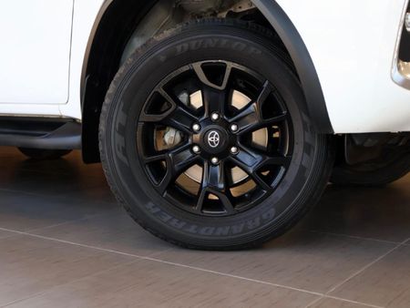 2020-Toyota-Fortuner-28-GD-6-Epic-Black-Auto_6