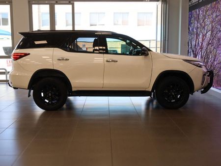 2020-Toyota-Fortuner-28-GD-6-Epic-Black-Auto_7