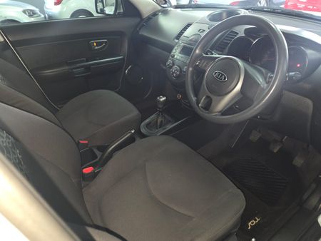 2011-Kia-Soul-16-High_7