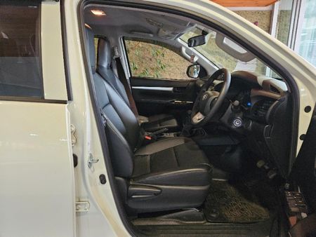 2025-Toyota-Hilux-24-GD-6-Raised-Body-SR-Double-Cab_9