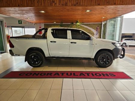 2025-Toyota-Hilux-24-GD-6-Raised-Body-SR-Double-Cab_2
