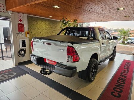 2025-Toyota-Hilux-24-GD-6-Raised-Body-SR-Double-Cab_5