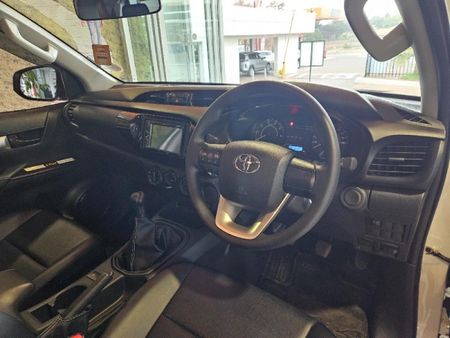 2025-Toyota-Hilux-24-GD-6-Raised-Body-SR-Double-Cab_7