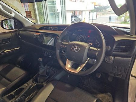2025-Toyota-Hilux-24-GD-6-Raised-Body-SR-Double-Cab_8