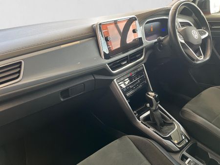 2024-Volkswagen-T-Roc-14-TSI-Design-Auto_18