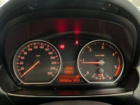 2010-BMW-1-Series-120d-Coupe-Auto_10