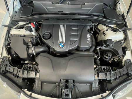 2010-BMW-1-Series-120d-Coupe-Auto_12