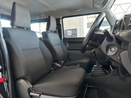 2022-Suzuki-Jimny-15-GLX_11