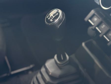 2022-Suzuki-Jimny-15-GLX_14