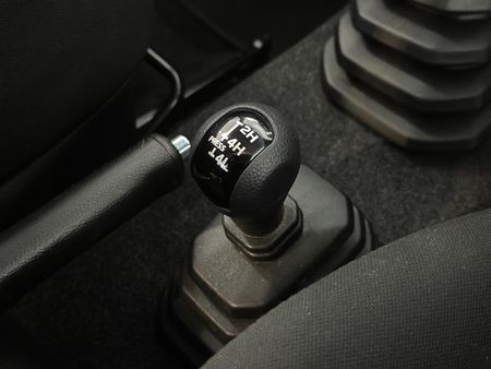 2022-Suzuki-Jimny-15-GLX_15