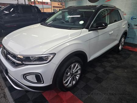 2024-Volkswagen-T-Roc-14-TSI-Design-Auto_2