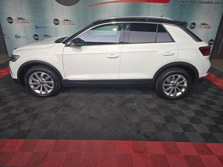 2024-Volkswagen-T-Roc-14-TSI-Design-Auto_5