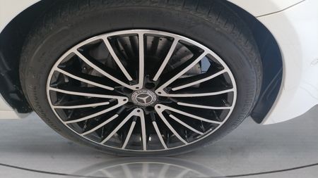 2017-Mercedes-Benz-E-Class-E-350d-Avantgarde_9