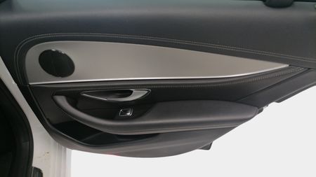 2017-Mercedes-Benz-E-Class-E-350d-Avantgarde_19