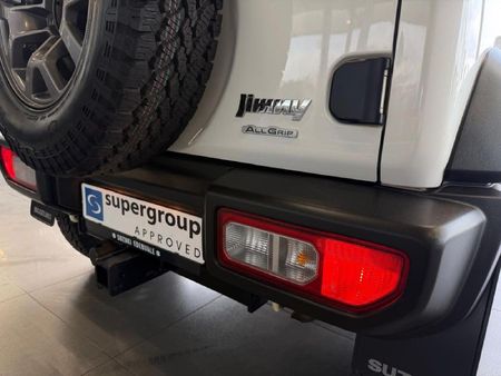 2023-Suzuki-Jimny-15-GLX_10