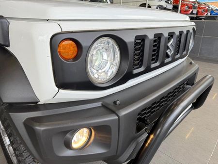 2023-Suzuki-Jimny-15-GLX_11