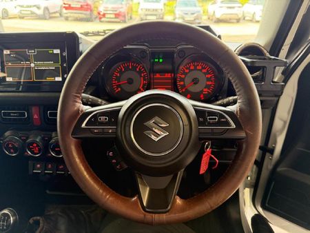 2023-Suzuki-Jimny-15-GLX_17
