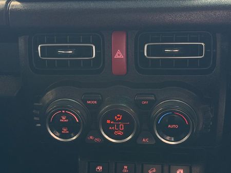 2023-Suzuki-Jimny-15-GLX_18