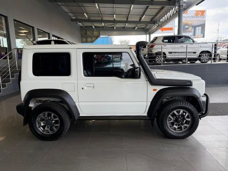 2023-Suzuki-Jimny-15-GLX_3