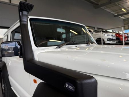 2023-Suzuki-Jimny-15-GLX_8