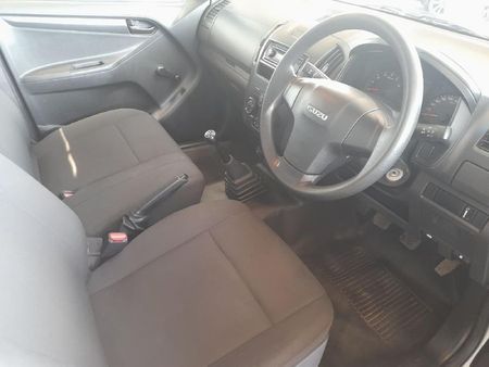 2024-Isuzu-D-Max-250C-Fleetside-Single-Cab_8
