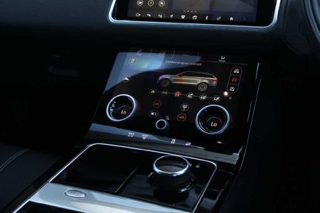2020-Land-Rover-Range-Rover-Velar-30-D-SE-D300_10